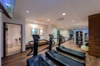 Gorgeous condo in the heart of Romatinc Zone at The Park! 2BR/2 BATHS Các khách sạn ở 