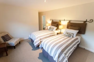 Up in the mountains!!! Luxury self contained unit. Hotel a 