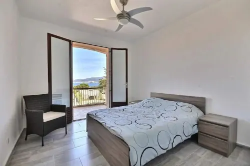 « Seaside Oasis Getaway »