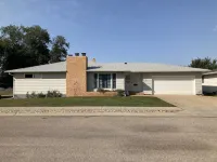 Large home with pool, trampoline, fire pit, and deck! Hotels near Storybook Island