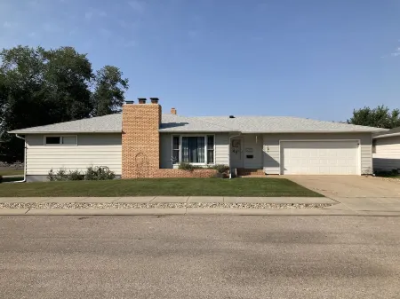 Large home with pool, trampoline, fire pit, and deck! Отели рядом с достопримечательностью «Сторибук Айленд»