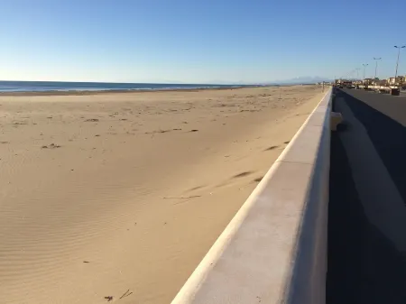 Quiet holiday home, between the beach and the natural park, Отели рядом с достопримечательностью «Camping Paradis Soleil d'Oc»