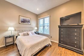 At home near Lafayette Square Pet-Friendly