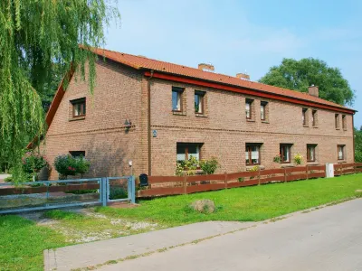 CLOSE TO THE BEACH, FAMILY FRIENDLY, LARGE PLOT Hotels near KNAUS Camping- und Ferienhauspark Rügen