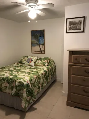 Bungalow across the street from the Pithlachascotee River Hotel a Port Richey