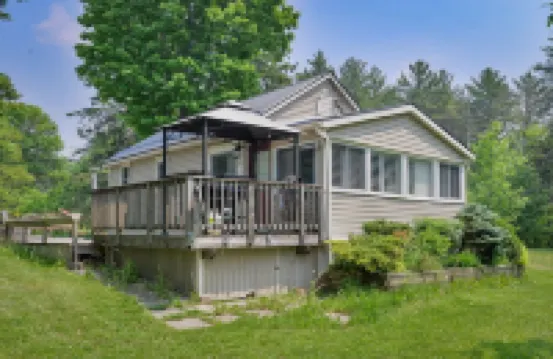 Two Bedroom Cottage with Loft Close To Bala Hotels near Lake Muskoka