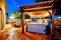 Tuscan Villa Outdoor Living, Jacuzzi & Gym