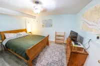 Kayak Themed basement suite close to stores and trails.
