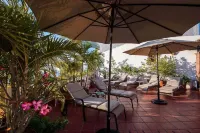 Amapas Gem! Minutes walk to Zona Romantica! Pool and 2-3 minute walk to beach!