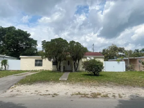 Tiny homes Miami Hotels near Oleta River State Park