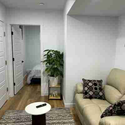 Cozy 2 Bedroom Basement Others