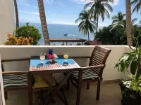 BEACHFRONT on a Budget! ~ Condo Sereno ~ Low Beachfront Rate!