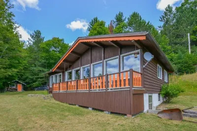 Rustic chalet - directly on the lake with sandy beach
