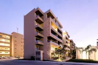 Luxury Condo Near the Beach w/Access to Pool and Gym