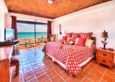 Secret Beach Fish Villa - on Beach - Private Pool - Owner is a Chef - Very Safe! Hotels in 