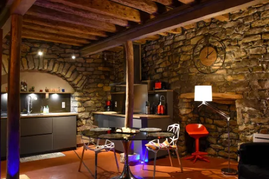 Contemporary cellar in the heart of Arbois KV'O37