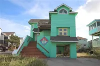 Semi Oceanfront 5 bedroom dog friendly cottage 10 feet to beach access