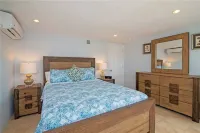 Coco Kai Beach Front Villa with Heated Pool and Private Dock
