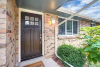 Large 2 bedroom home with HUGE Yard * Easy Access