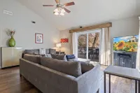 Beautiful spacious lake front home in quiet cove with dock