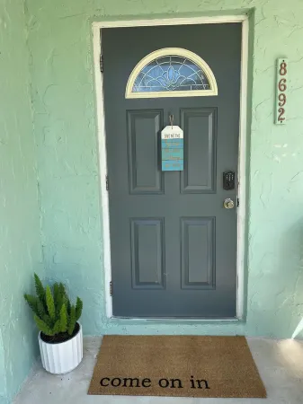 Little Palm Villa retreat less than a mile from the beach!