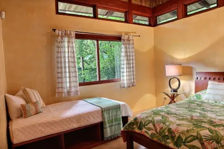 No roads to cross or hills to hike! A 3 min walk to exquisite Hermosa Beach!