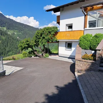 Ruhige Ferienwohnung in den Tiroler Bergen