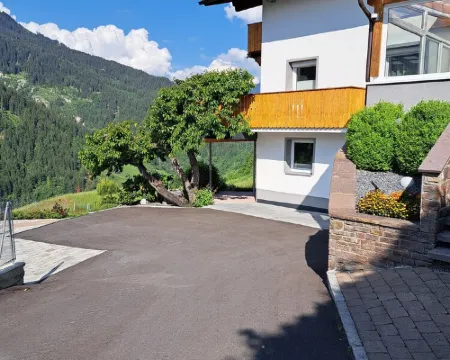 Ruhige Ferienwohnung in den Tiroler Bergen Hoteles en Fließ