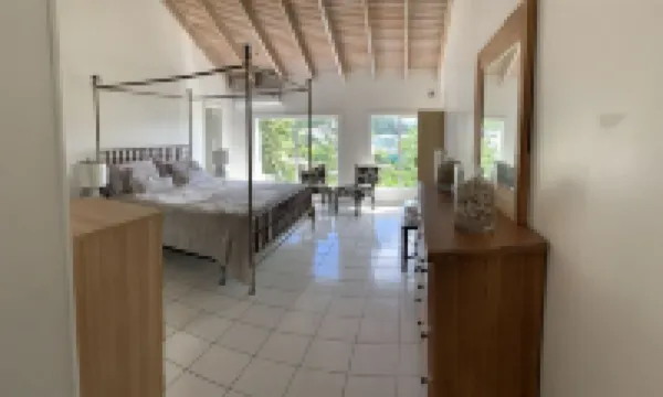 Spacious house with an amazing view of the ocean on a private deck.