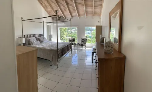 Spacious house with an amazing view of the ocean on a private deck.