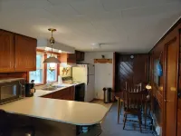 Cozy 2 bedroom cottage with fireplace Hotels in Columbia Township