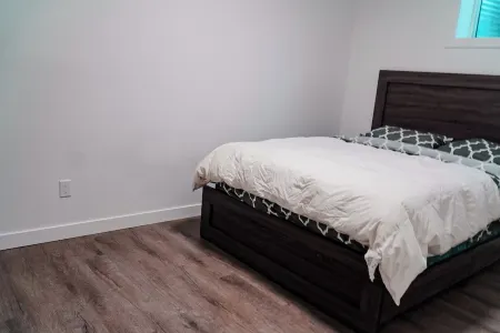 Executive , Serene, Beautiful 2 bedroom Basement Apartment