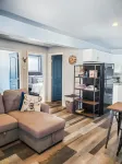 Sunflower Retreat - Private 2 Bedroom, 1 Bath