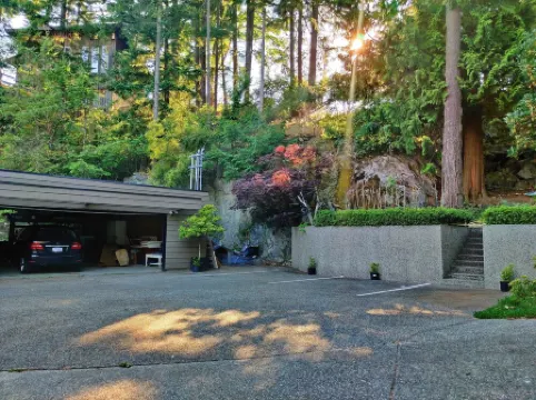 Waterfront Room with Private Bath and Deck Near Marina, Private Beach Access