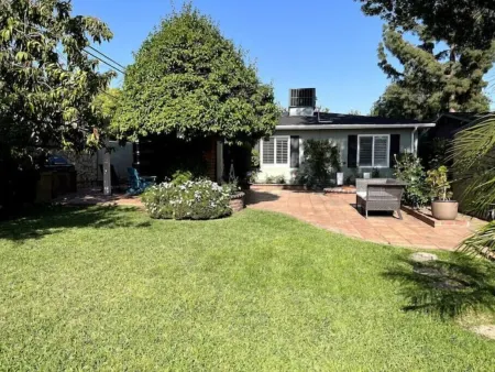 Natural Green Oasis conveniently near Route 66. Отели в г. Глендора