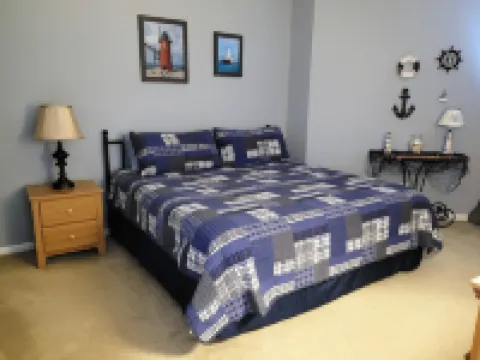 Relaxing on the Big Niangua3Br w/Loft - 6 Beds