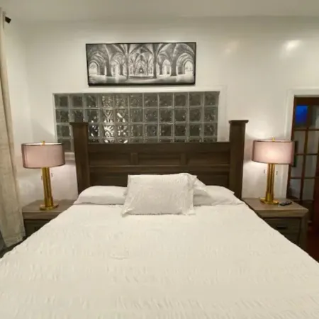 Stylish one bedroom apartment in downtown Jackson