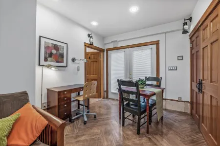 Water view, large 2 bedroom in N Everett