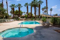 Sunny Palm Desert Escape on Golf Course