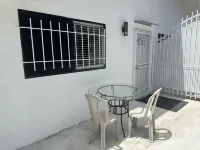 An elegant, fully furnished guest house for 2-4 guest in San Diego Отели рядом с достопримечательностью «Парк Харри Гриффен»
