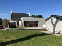 pleasant house for 6 with heated swimming pool Hotels in Locquirec