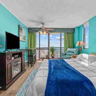 DOWNTOWN OCEANFRONT HIGH FLOOR WITH DREAM VIEWS! Rooms