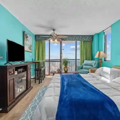DOWNTOWN OCEANFRONT HIGH FLOOR WITH DREAM VIEWS! Rooms