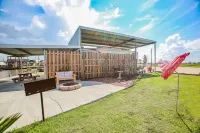 (RV1) Paradise in Sargent, Texas. Saltwater canal, minutes to the ICW and beach.