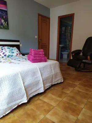 VERY SPACIOUS APARTMENT IN THE CENTER OF SANXENXO VERY CLOSE TO THE BEACH. ID9024613