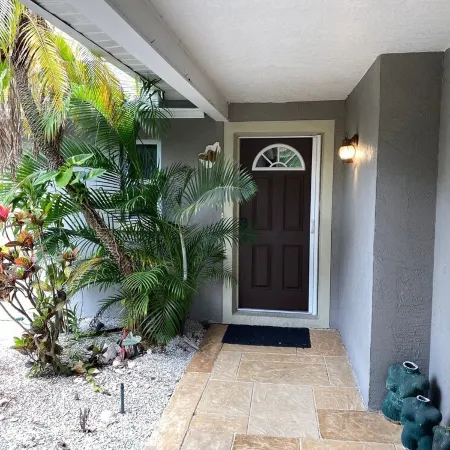 Beautiful Villa! On Wildlife Area, Natural Privacy! Close to Everything. Welcome