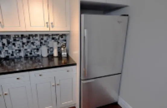 Central London - Clean, Modern & Comfortable. Downtown w/ Free Parking & Wi-Fi