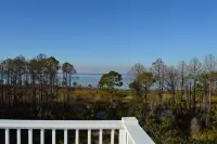 Book your getaway now! Relax on the screened porch looking out over the Bay!