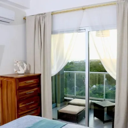 Stylish & Cozy 1 bed at 1 Min Walk to the Beach with Pool-Gym -Condo Apartment