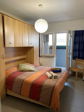 Cozy apartment on the seawall in Westende